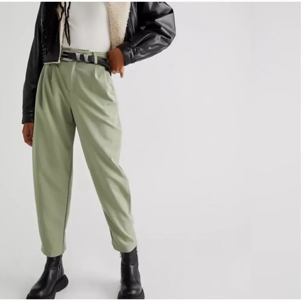 Free People Pleated Wide Zoey Tapered Trouser Pant in Moss Green Women’s Size 6